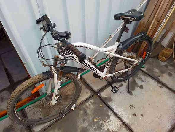 دراجة هوائية + دولاب حديد + كاونتر مع سنك + تخم قنفات حديد للبيع الاتصال على الرقم ***********
