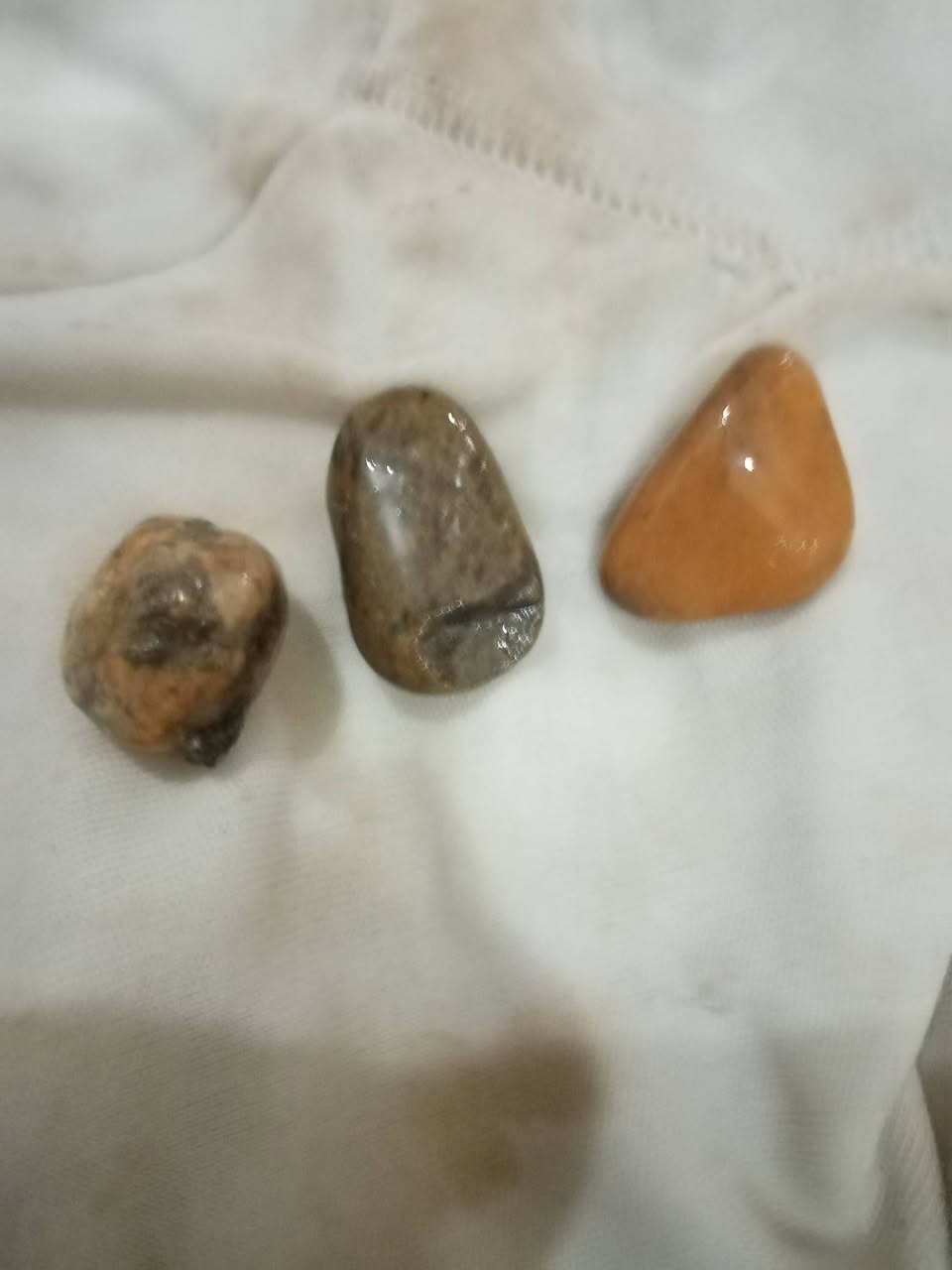 السلام عليكم لدي مجموعة من الأحجار الجميله خام بيع جمله التواصل على الوتس اب فقط.رقمي*********** ابو محمد..بغداد
