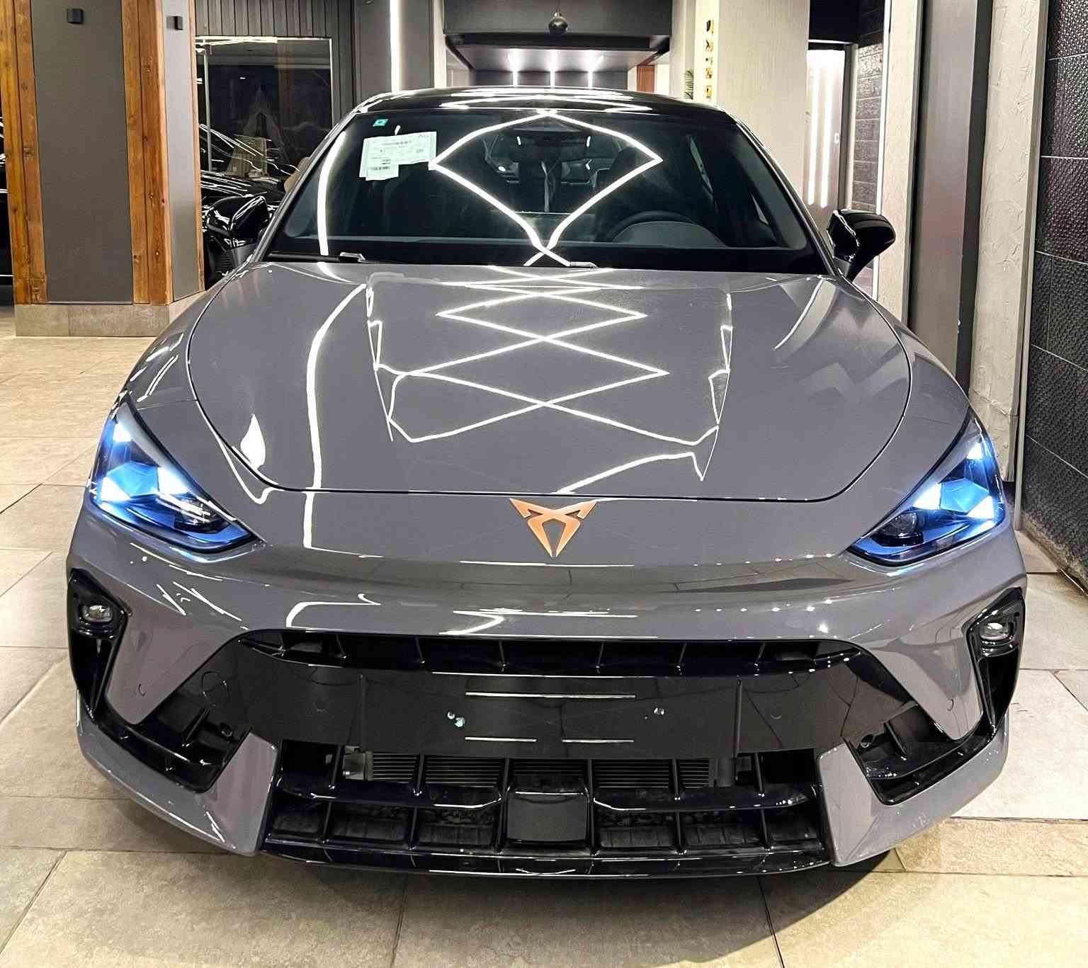 Cupra Leon 1400cc turbo TSI  / 2026

العربيه اسبانيه من شركة سيات
وكيل  زيرو لم ترخص
سقف بانوراما، مصابيح أمامية Matrix LED وجناح خلفي رياضي (Dark Pack)
-------------------------------------------

أوتوماتيك (Aisin) من 8 سرعات
5000 دورة في الدقيقة

معدل استهلاك للوقود يبلغ حوالي 5.6 لتر لكل 100 كم
-------------------------------------------
الأمان: وسائد هوائية (6 وسائد)،
 نظام فرامل ABS+EBD+ESP، 
حساسات ركن أمامية وخلفية، 
كاميرا خلفية
و كاميرات 360

-------------------------------------------
السلامة وأنظمة القيادة: مثبت سرعة تكيفي (ACC)، نظام مراقبة ضغط الإطارات، كاميرا متعددة الوظائف، ونظام البقاء في الحارة المرورية

-------------------------------------------
تكيف ومخارج شواحن خلفيه
جنوط 18 انش
سمعات Sennheiser
لون ناردو جراي فرش اسود

متاح قسط و كاش القاهرة, مصر


**إذا كنت صاحب هذا الإعلان وتريد حذفه لأي سبب، رجاءا أرسل رسالة إلى الدعم الفني**