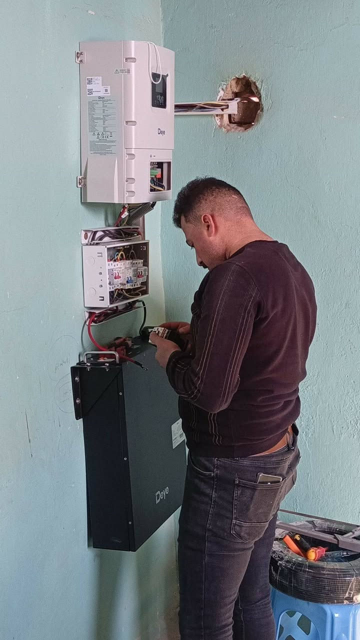 ضمان اهم شي عدنه
كادر متميزه العمل مستمر في كل الضروف الواح قويه وجهين تتحمل كل الضروف ضمان 12 سنه البطاريه كل الاحجام تبدي نت 5 كيلوا والانفيرتر كذلك افضل ماموجود بالسوك افلوسك بجيبك والكهرباء مستمره ويانه ومرتاح لامولد ولاوطني... بخدمتكم للاستفسار *********** واساب.
