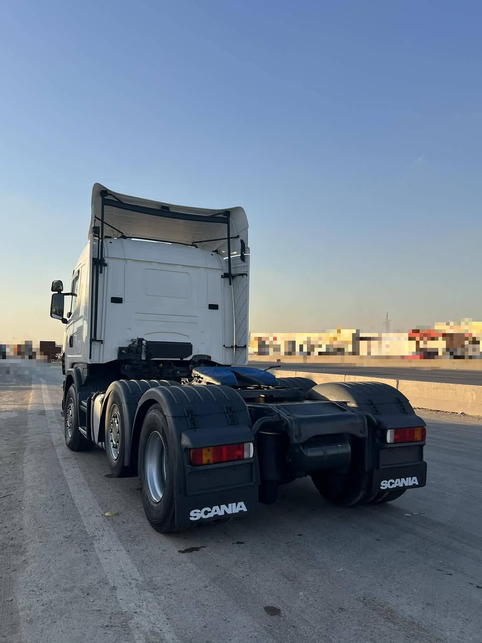 سكانيا موديل 2000 بلادي
رقم سليمانيه سنويه ساقطه ب 2022 
تحويل بسم عربي مسجله عربانه فلات 3 دناكير ذو جوانب متحركه 
محرك انجكتر خطين 420  6 سلندر 
كير 900 3/3 GRS عادي 
سحال امامي بلادي  
السعر  130 ورقه و بيه مجال الشراي
‏‪***********‬‏
***********
‏‪***********‬‏
