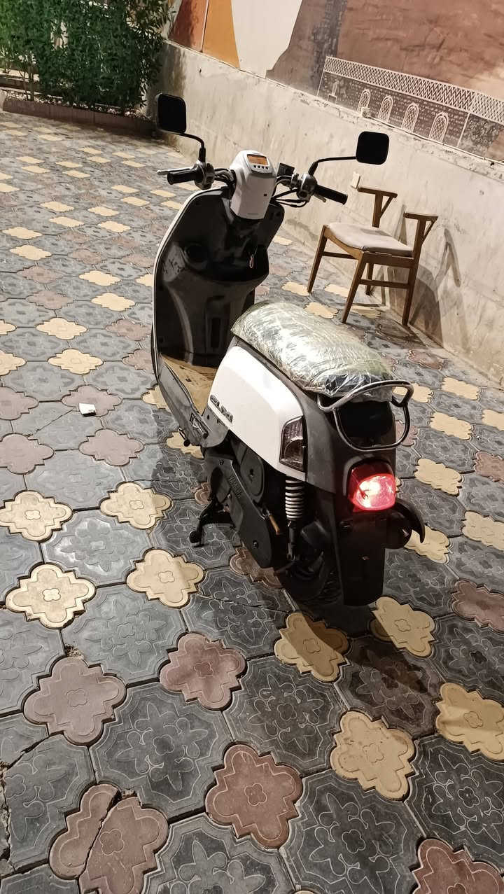 السلام عليكم 
بوليسي نوزل 2008 دراجة بحالة الوكالة ماشيه 16 الف 
دراجة كله ختم واحد وياه المكينه مكينة بلادي ما مفتوحه 
تايرات جداد دراجة جديدة سعره 850 وبيه مجال مكان ديالى بعقوبة الاتصال ***********
