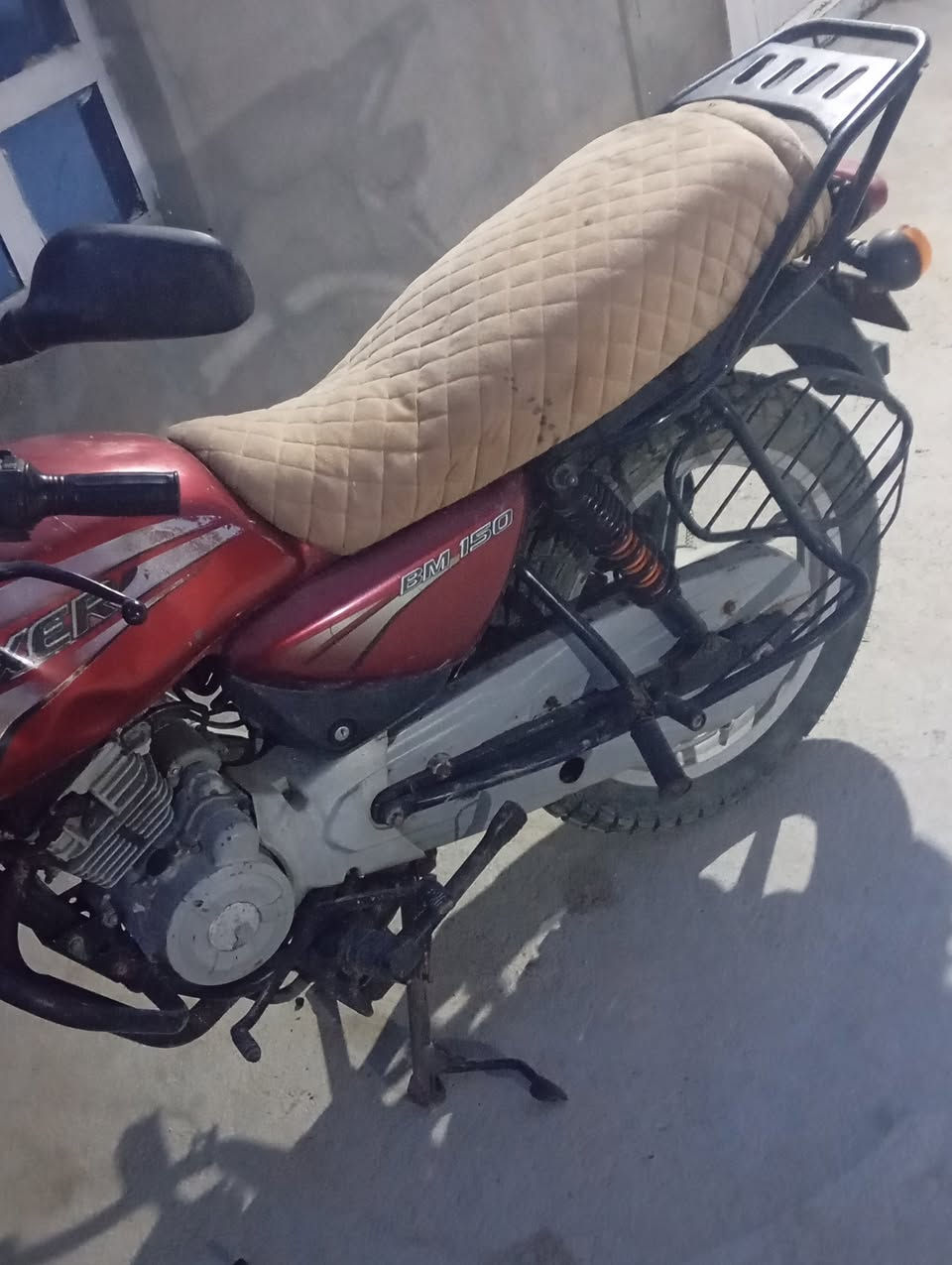 يأبه السلام عليكم دراجه بوكسر للبيع موديل ١٩ مخرج ب ٢٠ دراجه محركها مجفت وكاله وشرط الفحص من تبخير واي شي كلشي شغال سلف نكره و كهربائيات كامله بدون اي تحوير وأوراقها موجودة 5 اوراق مال وكيل حلوه و نضيفه بس بيها دعجه بالتانكي بسيطه تتعدل دراجه والله خير من الله سعرها حلوا 900 الف بيها مجال بسيط حك الجيه.. مكانها كربلاء ــالحسينيه
للاستفسار ***********
