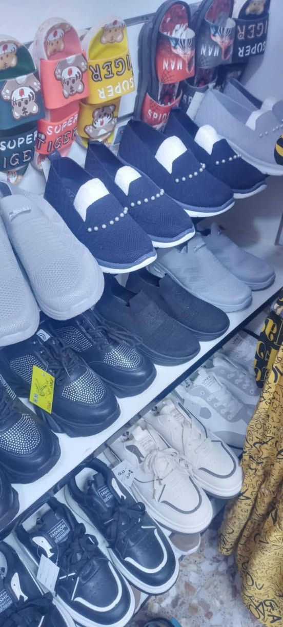بضاعه محل كامله للبيع بدون  مفرد عنوان بغداد العطيفيه
ستفسار هذا رقم***********
