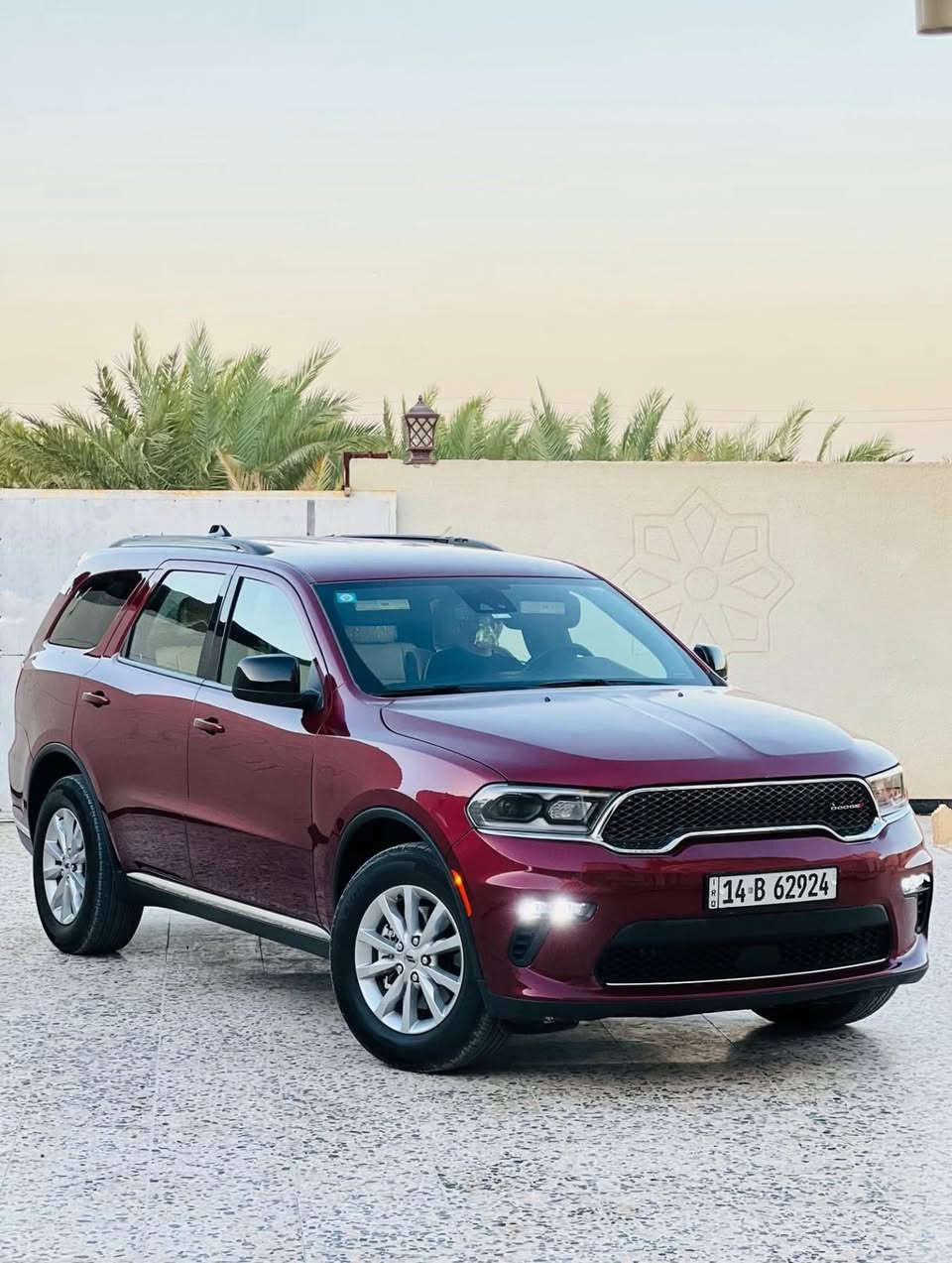 ﷽
سلام عليكم 
دورنكو 2023 
 SXTرقم بصره دولي باسمي
حادث بنيد ودعاميه بدون تبديل فقط صبغ7راكب ماشيه 40،000
موصفات خارجيه:
حساسات خلفيه
حساسات اماميه
مصابيح زنون
انوار نهاريه 
مرايا كهربائيه 
إطار احتياطي 
هوك خلفي 
______________
مواصفات الداخليه :
لون الداخلي مغلفه بيج 
مانع انزلاق 
حساس ضغط الاطارات 
دفلوك 
نظام تعليق رياضي
ابل كار بلادي 
شاشه لمس 
فرامل ABS
كاميرا خلفيه
مثبت سرعه 
رادار امامي خلفي 
اوامر صوتيه
بلوتوث
تنبيه الاصطدام الامامي 
تنبيه نقطه العمياء 
_____________
السعر:290وبيها مجال
مكان السياره:البصره-الزبير
الهاتفـ***********
