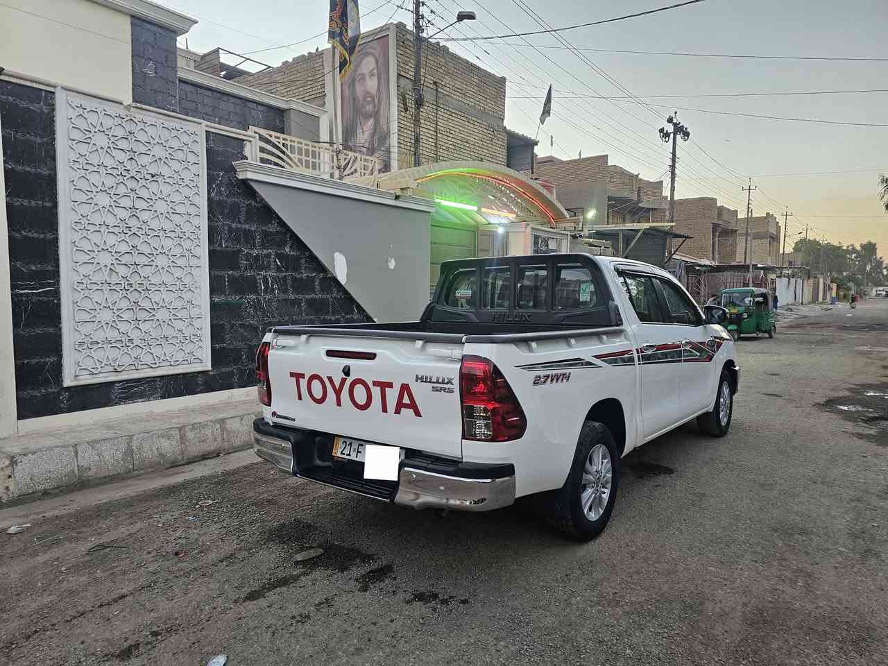 سلام عليكم عندي سياره البيع بيكم موديل 2023 رقم سلمانيه كير واتماتيك سياره ساز فول موصفات ماشيه 30 ألف تحويل مباشر سياره جديده وحلوه عنوان بغداد ولشراي يتصل على رقم ***********
