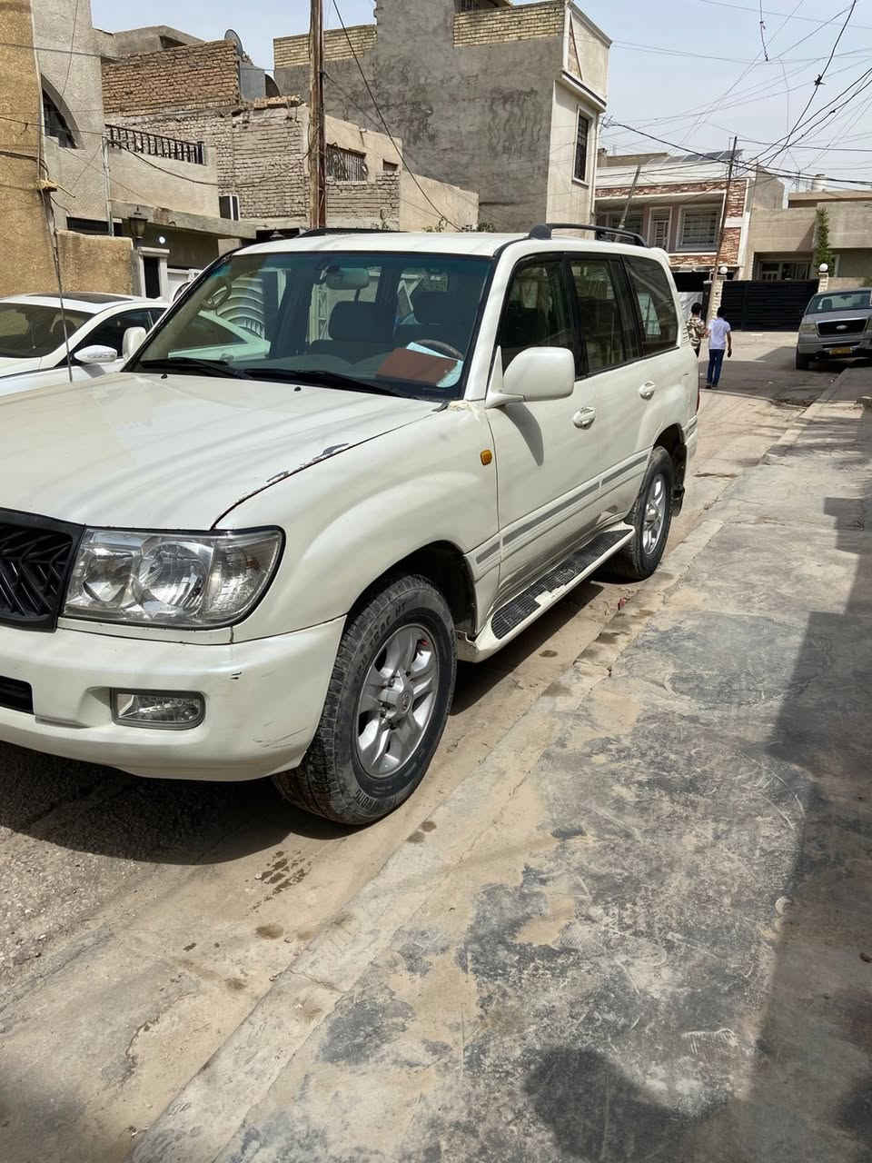 السلام عليكم
لاندكروز مونيكا ٢٠٠٧ اصل خليجي سعودي VX  رقم بغداد انكليزي الجديد باسمي تحويل ثاني يوم السياره صبغ عام بيهه ضربه من جهة العبري التبريد مايشتغل السياره كير أوتوماتيك محرك ٨ سلندر بنزين  السعر المطلوب ١٢٥ ورقه بيع فقط بدون مراوس 
مكان السياره بغداد 
للاستفسار اكثر الاتصال ***********
