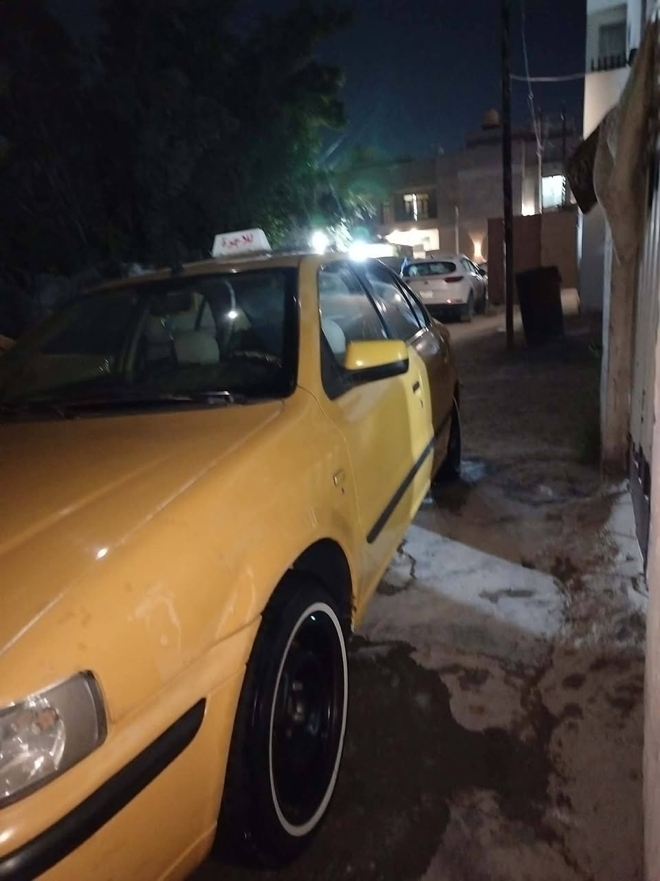 السلام عليكم سياره سمند للبيع موديل 12 السياره مكفوله بيه طخه بلباب وره الصدر  السياره لاتبديل ولاصبغ السعر 43وبيه مجال رقم الهاتف ***********
