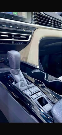 كامري موديل 2025 وارد خليجي وكاله عبد الطيف فول E plas فتحه + شحن لاسل...