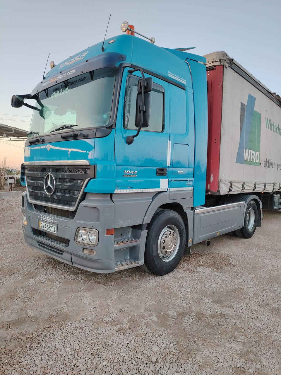 السلام عليكم ورحمة الله للبيع مارسدس اكتروس للبيع ابيع كامله او كلشي بوحده هم عادي 2007عرجه ١٢نمره ثلاجه رتايدر سقف ليزر فول مواصفات مكفوله  كفاله عامه عربانه كوكل 2013نص جناب سنويه مامنتهيه سياره جاهزه وشغاله عل اردن فول ومكفول ***********
