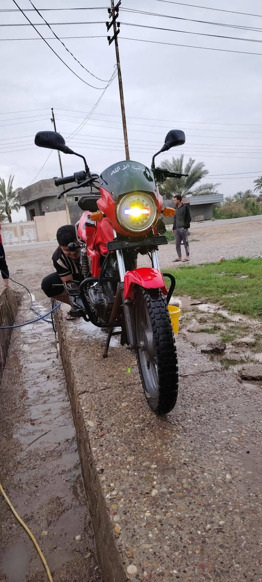 دراجة كيواي شبيهت لبوكسر موديل 19 بل شهر 12محسوبة عل 20 جاهزة من كلشي اوراق كاملة جاهزة للترقيم  مكان بعقوبة لعبارة سعر 650 وبيهة مجال  رقمي ***********
