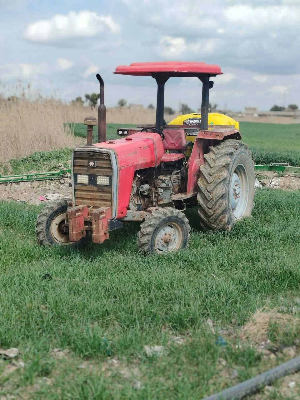 فوركسن انكليزي للبيع رقم وسنويه موجود بس ماعرف صاحبها وين ابيع بدون تحويل موديل ٩٠ كله شرط باور ستيرن نجمه محرك جديد صدر جديد اربع تايرات جديد خنزيره رفع جديد السعر ١٠ ونص وبي مجال للشراي اتصل وبيك خير وادلل ***********
