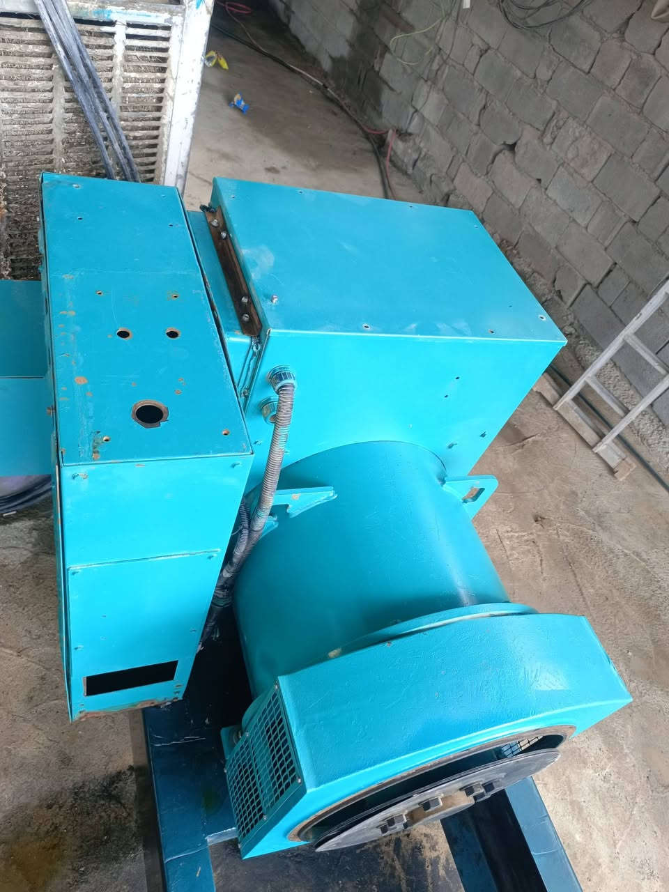 للبيع راس توليد مع شاصي ستامفورد استندر 350 كيفي بلادي ماملعوب بيها قاطع سيتي داير 51  شاصي عالي نضافة فول السعر 35 مكانه ديالى ***********
