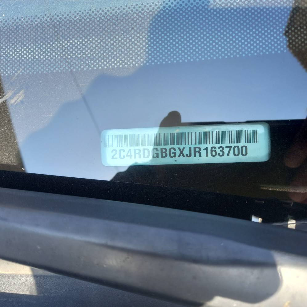 دوج كرفان كراند موديل ١٨  بأسمي مداور ثاني يوم مكينه ٣٦٠٠ ،٧راكب كشن بلع كامره دواره تحكم ستيرن جهتين  نظام قياده جام كهربائي أبواب ميكانكيه شاشه قلاب وهواي بعد بيه مواصفات رقم الشاصي موجود تأكد وراسلني رقمي *********** ناصرية, ذي قار

