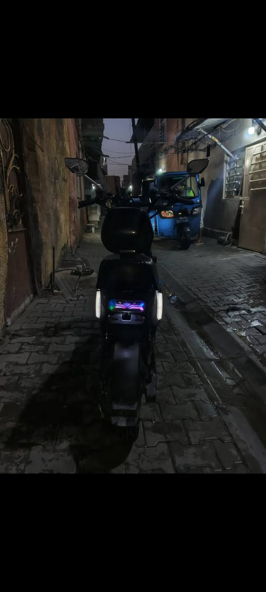 سلام عليكم دراجة شحن U3 من شركه حسن وحسين المعروفه
دراجه اخت جديده
 بطارية ليثيوم كبيره تصير بصندوك مواصفاتها 48 فولت 20 امبير
تمشيني من 60 كيلو الى 70 كيلو
كهربائيات كامله لايت عالي ناصي فقط دبل اشاره وكفت بسبب المي يعني فيشه بس مافتحه الدراجه ماشيه 4500 كيلو ما متعبها 
السعر 550 بيها مجال بسيط ترهم مراوس
مكاني بغداد العلاوي
***********
