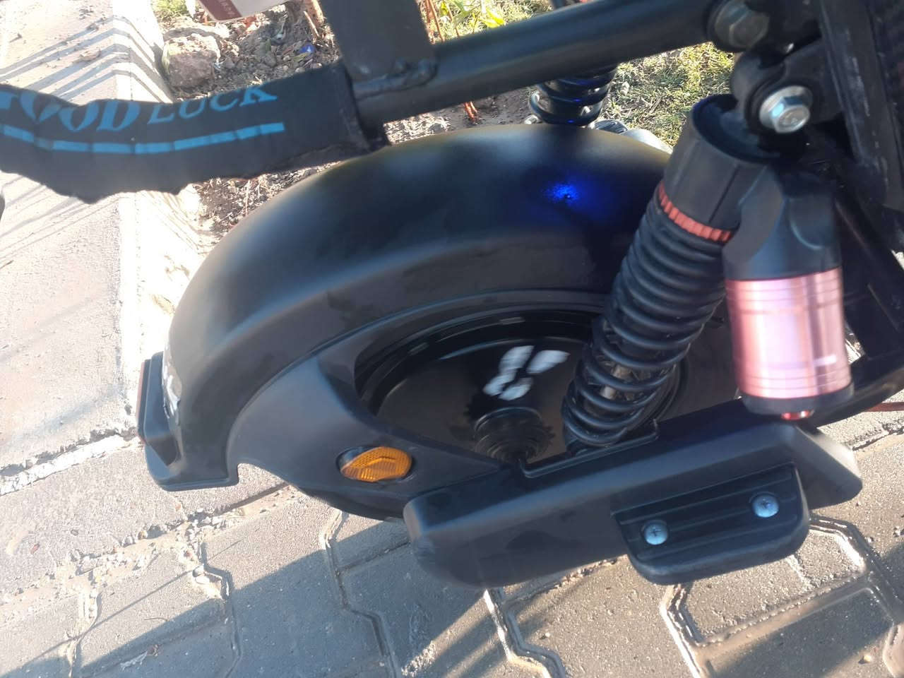 السلام عليك دراجة شحن R9 للبيع جاهزة مجهزة من كلشي شغالة بطاريات جدد شاحنة إصلية بصمة تشتغل عن بعد وكارت تشغيل وسويج بسعر مناسب العنوان الإسكندرية الاستفسار اكثر هذا رقمي *********** وشكرآ
