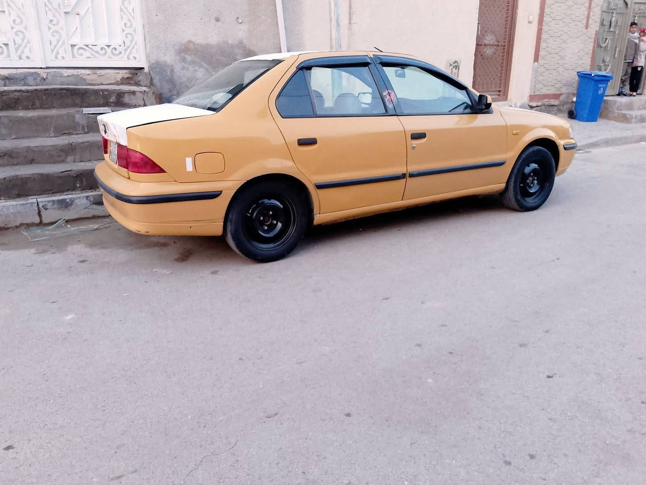 سلام عليكم 
سمند 2013 رقم بغداد سنويه ما صاقطه مصفره هيه وغرامات بيه بنيد مبدل وطخه وره خفيفه كلش دوسه علا وضع الشركه ما معمرات سياره خير من الله ربع ما ذب عليه   مكينه وكير كفاله سياره ناعمه وخير من الله تدفه وتبريد كهربايات علا وضع الشركه مكانه واسط سعره 39بيه مجال قليل ***********
