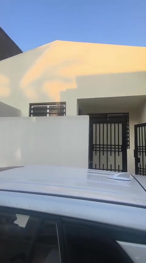 🏡 بيت جديد للبيع (بناء هندسي درجة أولى) 🏡
​الموقع : كربلاء المقدسة - شارع الحولي 100 - منطقة الشبانات -الفرع الذي يوجد به البيت غير نافذ و خاص بعشرة بيوت تقريباً.
​المساحة: 100 متر مربع.
السند: طابو زراعي (إقرار محكمة من المالك مباشرة).
​✨ مميزات البناء والأساسات (بإشراف مكتب هندسي):
​تم بناء البيت وفق أعلى المواصفات الإنشائية والهندسية (جديد تماماً):
​الأساس: شغل درجة أولى (حفر + جلمود + سبيس + صب مركزي).
​الجدران: مبني بالكامل بالطابوق الجمهوري عالي الجودة.
​🛠️ الديكورات والملحقات الداخلية:
​الأبواب: أبواب تركية فاخرة ومتينة.
​الشبابيك: PVC مع كتائب حديد لتوفير أعلى درجات الأمان.
​المحجر: ألمنيوم بتصميم عصري.
​الطلاء: البيت جاهز ومصبوغ بالكامل بألوان حديثة.
​📐 التأسيسات والخدمات الذكية:

​البيت مصمم ومجهز بالكامل لراحة السكن دون الحاجة لأي تعديل:
الكهرباء: فنار حراري و التشطيبات روزر
الماء و المجاري: سمارت هوم
​تأسيسات متكاملة ومخفية لأماكن السبالت.
​منظومة متكاملة لـ فضلات المياه.
​تأسيسات جاهزة ومخصصة لـ غاز الطباخ، الساحبة، والغسالة.
​🎁 ملحقات إضافية جاهزة مع البيت:
​ماطور ماء جديد.
​سخان مياه.
​مراوح سقفية للمنزل بالكامل.
​الصحيات والمغاسل مجهزة بالكامل بأحدث الملحقات.

​البيت جديد تماماً ولم يسكن من قبل، فرصة حقيقية للسكن أو الاستثمار.

​السعر 80 مليون قابل للتفاوض

للتواصل عبر الواتساب مباشرة او الاتصال: ***********
