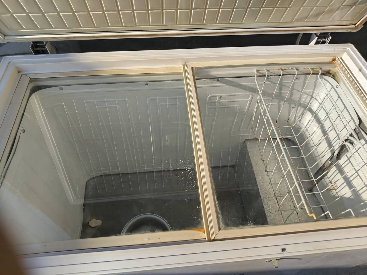 مجمده حجم كبير مشدود لهه فريز خارجي فول تجميد سعرهه 150قفل نضيفه *********** مكاني قرب عمارات حي الزيتون
