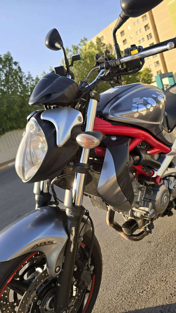 مرحبا شباب 
2014 Ccدراجة سوزوكي كلاديس 650
Suzuki gladius 650 v 2014
ً دراجة نظيفة جدا وبحالة الوكالة تقريباِ
قطعه نادرة و مميزة 
منظومة ABS
جهاز تتبع GPS
منافذ USB
كتلوك و عدة شركة
نسختين مفتاح اصليات 
تدفئة باليدات بلادية 
و بعد هواية مواصفات 
صور المزاد باليابان موجودة بالاخير 
الدراجة مكفولةبالكامل.
اوراق مكاتبة + منفيست  بدون رقم 
مكاني بغداد مدينة بسماية
للأستفسار ***********
***********
اتصل او راسل لمعرفة تفاصيل اكثر .
