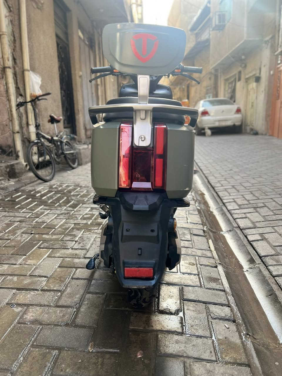 السلام عليكم دراجة شحن ريان وحش الكون الحجم الصغير 
بطارية ليثيوم عمرها سنتين يعني لتشيل لها هم ابدآ 
3اسرع مختلفه أقصى حدد 55km
الدراجة شحن سريع بسبب البطارية ليثيوم يعني متصرف شحن وبسرعة تنشحن 
الدراجة كلها شغله دبل شارة عالي وناصي 
نضام البك الرجوع الخلف 
منفذ شحن الهاتف 
مثبت سرعة
دبل سويج تجي
الدراجة بيهة شغله وحده الكفرات الي يمنى مشخطه واصلن ممثر عليها 
الدراجة كلش نظيفه ك عقل وكل الامور الكهربائية 
السعر 900 وبيهة مجال الشراي
***********هاتف
*********** واتساب
