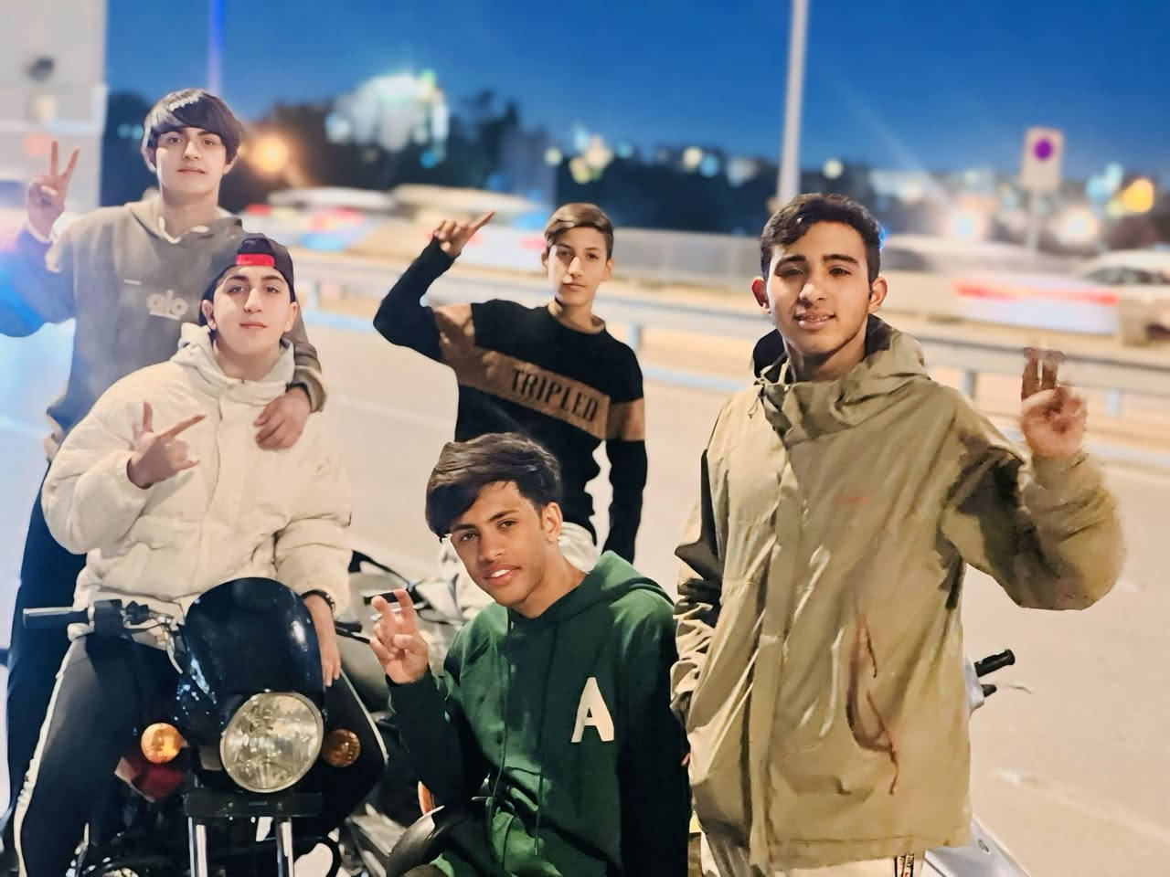 ماكس عدله للبيع بلاديه مكينه خرسه بيها تزويد. يدات بريك قبق فلترين قطه مال دهن ومال اكشن وياله نجمه بغداد حي اور ***********
