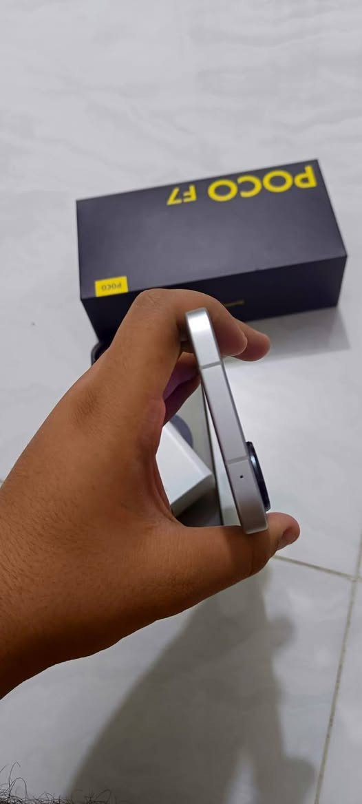 سلام عليكم

بوكو f7 256
كامل ملحقات شاحنه اصليه 90w مال كارتون وكفر ماكسيف وكارتون الجهاز
مكاني بغداد للتواصل واتساب
***********
سعر 450 وبي مجال بسيط
