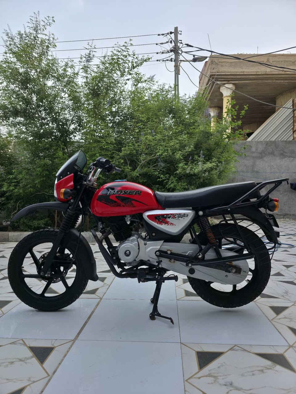 السلام عليكم
 للبيع دراجة بجاج بوكسر 150cc
​الموديل: 2022
​ الممشى: 5,000 كم فقط (استخدام خفيف جداً بحكم المماش)
​الحالة العامة: ممتازة، نظيفة جداً 
​الموقع: البصرة / كرمه علي.
​السعر: 1,750,000 دينار
​للتواصل والمعاينة يرجى مراسلتي أو الاتصال: ***********

