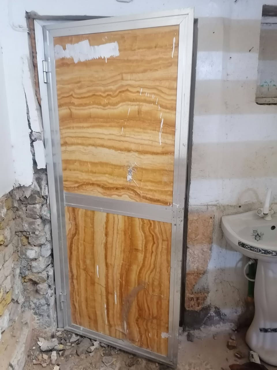 بيبان خشب صاج عدد ٣ للبيع نظيفات وباب استقبال دفتريه وبيبان بي بي سي عدد ٣ وشبابيك عدد٣ للاستفسار الاتصال ع ***********
