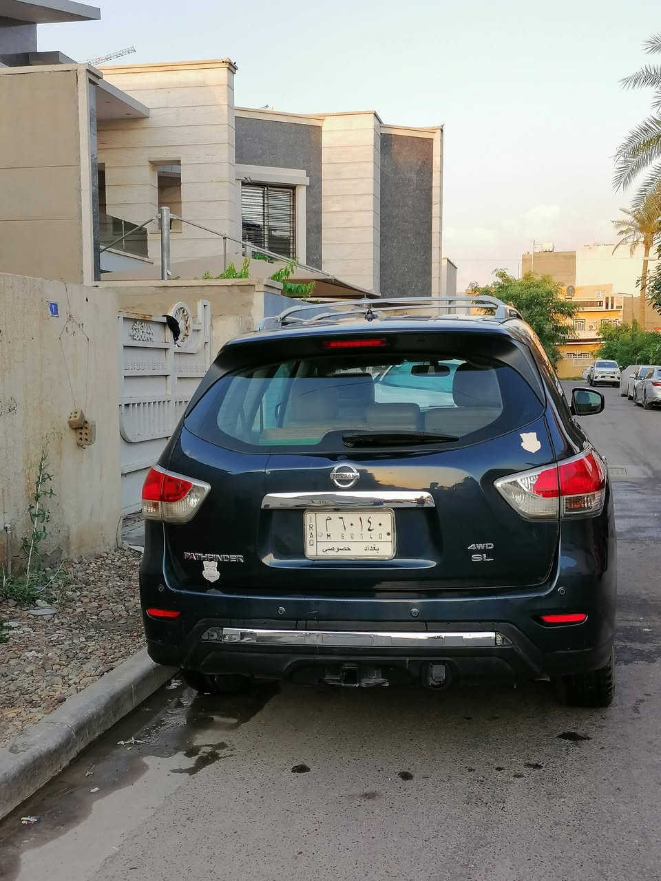 السلام عليكم نيسان فافندر للبيع موديل ٢٠١٣ فئة SL  كامل موصفات عدا البنوراما بصمة تشغيل وأبواب وتشغيل عن بعد٠ حساسات جانبيه واماميه  بيه صبغ ثلاثة قطع جاملغين وبنيد سعر ١٢٠ ورقه وبيها مجال مكان السياره بغداد اليرموك هاتف  ***********
