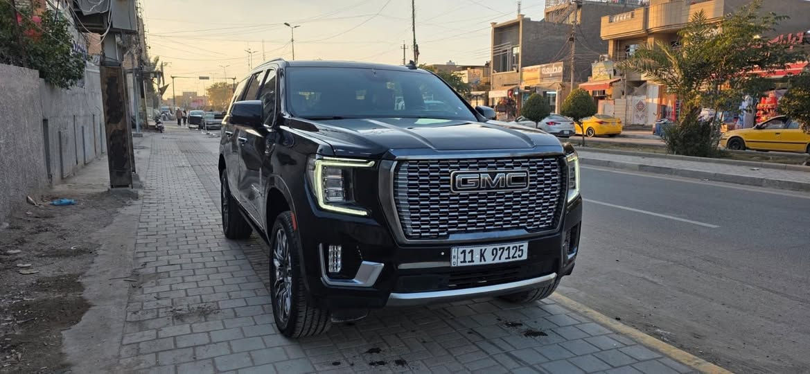 ⸻

 جي ام سي يوكن دينالي ألتمِت 2023 
أعلى فئة  مواصفات كاملة

 الموديل: 2023
 الفئة: Denali Ultimate
 اللون: أسود
 المنشأ: أمريكي
 المشي: 37 ألف ميل
 المحرك: V8 سعة 6.2 لتر
 القوة: 420 حصان
 القير: أوتوماتيك 10 سرعات
 الدفع: رباعي 4×4

 أهم المواصفات:
 • تعليق هوائي Air Ride + Magnetic Ride Control
 • مقاعد جلد فاخر (ألتمِت)
 • مقاعد أمامية تبريد + تسخين + مساج
 • مقاعد الصف الثاني مدفأة
 • سقف بانوراما
 • شاشة عدادات رقمية
 • شاشة وسطية كبيرة
 • نظام صوتي BOSE Performance
 • رادار
 • مثبت سرعة ذكي
 • كاميرات 360 درجة
 • تحذير النقطة العمياء
 • مساعد الحفاظ على المسار
 • فرامل طوارئ
 • تشغيل بصمة
 • شحن لاسلكي
 • مواصفات أمان عالية

 ملاحظات:
 • حادثها موضح بالصور
 • صار بيها جاملغ وتم تصليحه وصبغه
 • ضربه بالجاملغ الخلفي وتم صبغه
 • السيارة نظيفة وجاهزة للاستخدام

 السعر: 550 (خمس شدات وخمسين ورقة)
 بيها مجال بسيط

 المكان: بغداد – الشعب – شارع الصحة
 للاتصال:
***********
***********
