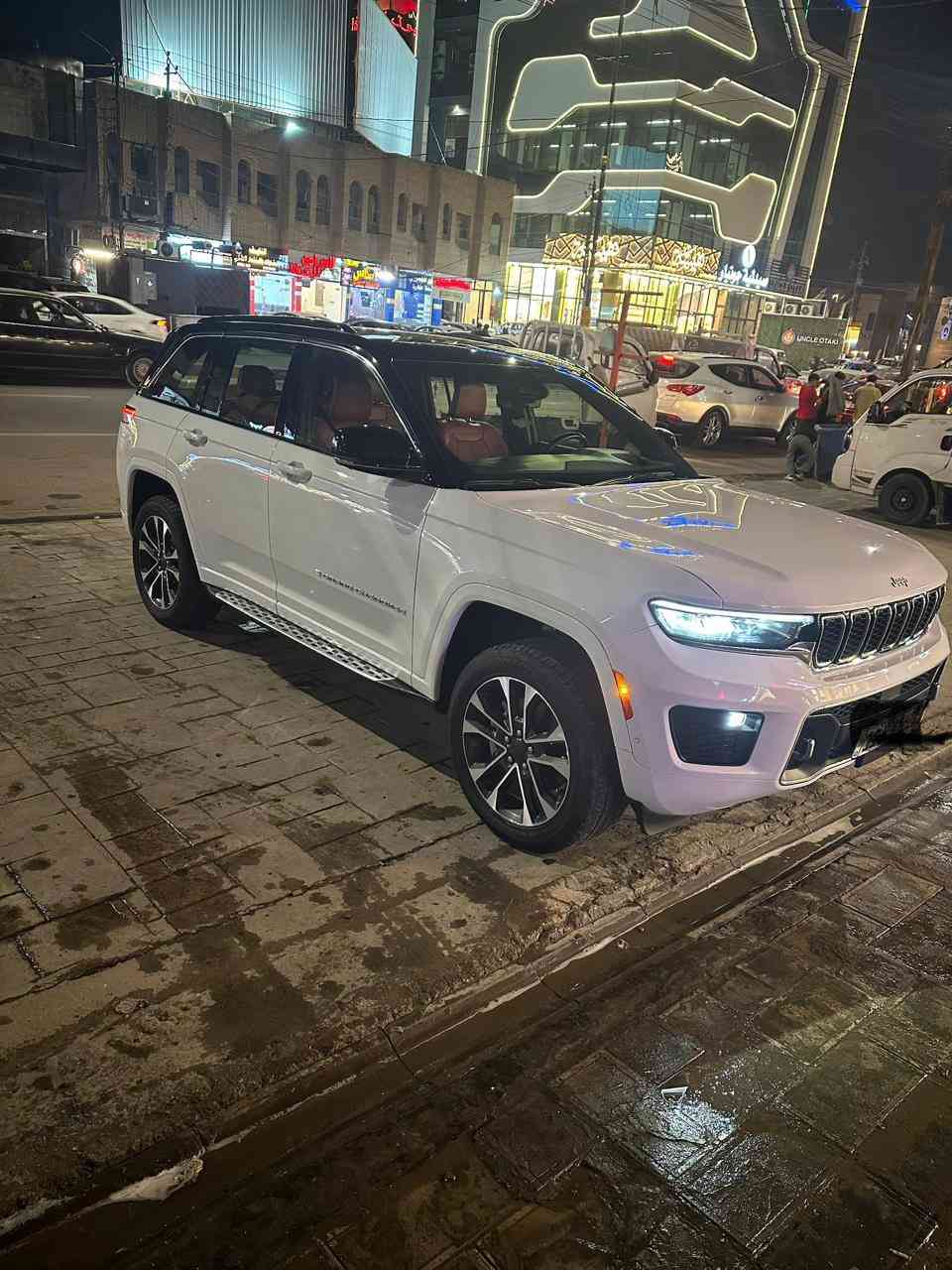 جيب گراند شيروكي اوفرلاند موديل 2024 ( تو كلر ) وكالة هارلم داخل جلد احمر مميز
ماشية 39400 كم 

سيارة بحالة الوكالة مكفولة من الصبغ و البارد عدا شخطين بالباب الخلف الصدر ( خباثة) مع رصعة بطارف البنيد بحجم ابهام الاصبع ممبينة الا توكف ع السيارة بس للامانة اذكرها

ومواصفات الاوفرلاند معروفة ميحتاج اذكرها 

السعر 47300 بيها مجال بسيط حك الجية 

للاتصال او المراسلة ع الواتساب ***********
