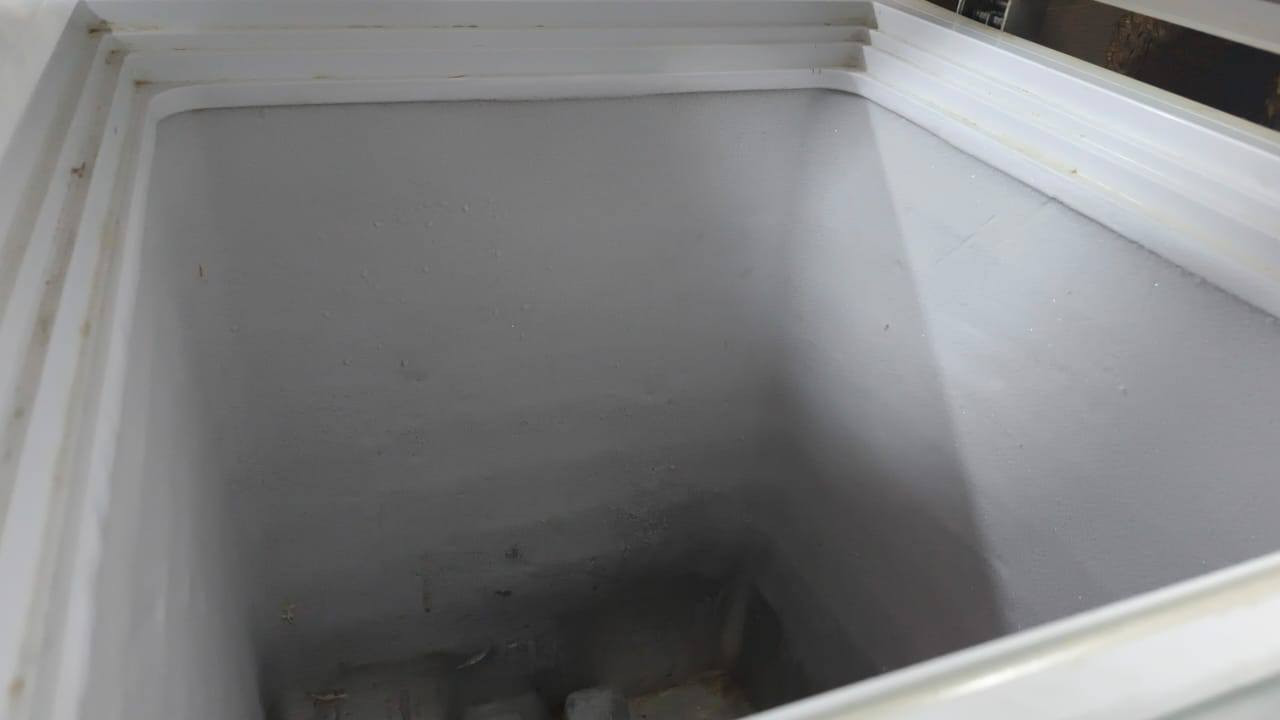 مجمدة للبيع شرط التجميد 10 قدم جديدة واستعمال قليل السعر 300 رقمي ***********
