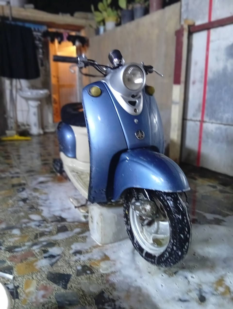 سلام عليكم شباب دراجه كلاسك نثيه للبيع 
دراجه خير من الله كهربائيات كلها شغاله لأيت بك لايت اشاير دراجه ما ملعوب مكاني بغداد وره سيطرة الشعب سعر325وبيها مجال حك الجيه رقمي ***********
