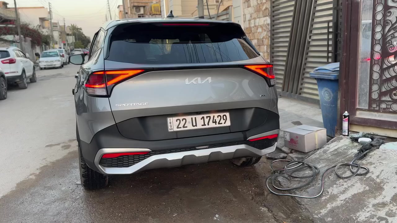 سلام عليكم سبورتج 2023 LX
مواصفات تبريد قطعتين 
كشن هيتر 
ويل كروم
بلوتوث USB ابل كار بلي والاندرويد 
حاجب ليد 
تحكم ستيرن 
كير اوتو+ عادي 
اوتو بريك 
بريك بصمه 
داخل اسود 
نضام قياده أيكو + سبورت + نورمل 
مثبت سرعه
تحديد مسار 
رادار الخطوط البيضاء 
لايتات الاربع عدسات + ليد 
شاشة إلكترونية 
مكان السياره بغداد حي الجهاد 
السع183ومجال بسيط 
صبغ قطعه وحده 
ماشيه 41 ميل
للاتصال ***********
