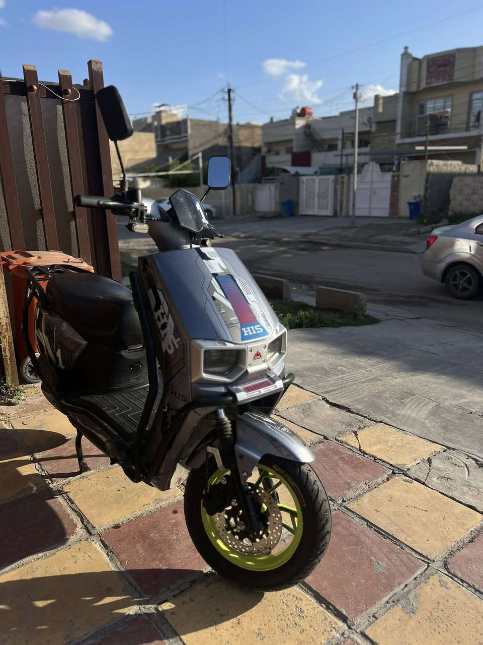 السلام عليكم
للبيع دراجه شحن نوع ام عيون وحش HIS دراجه فول نضافه شخط واحد ما بيها 6 باتري الكبار ملف 2500 دراجه شلعه ومعدل بلوتث نظام P ونظام R رجوع للخلف دبل اشارة عالي ناصي رماش زنون LED دراجه فول مواصفات رزنه وسياقتها حلوة مدرعه داير مادايرها  

مكان دراجه بغداد سعر (675) وبيها مجال بسيط 

للاستفسار ***********
