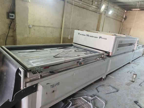 السلام عليكم
سي ان سي مع مكبس مكسر للبيع 
***********
