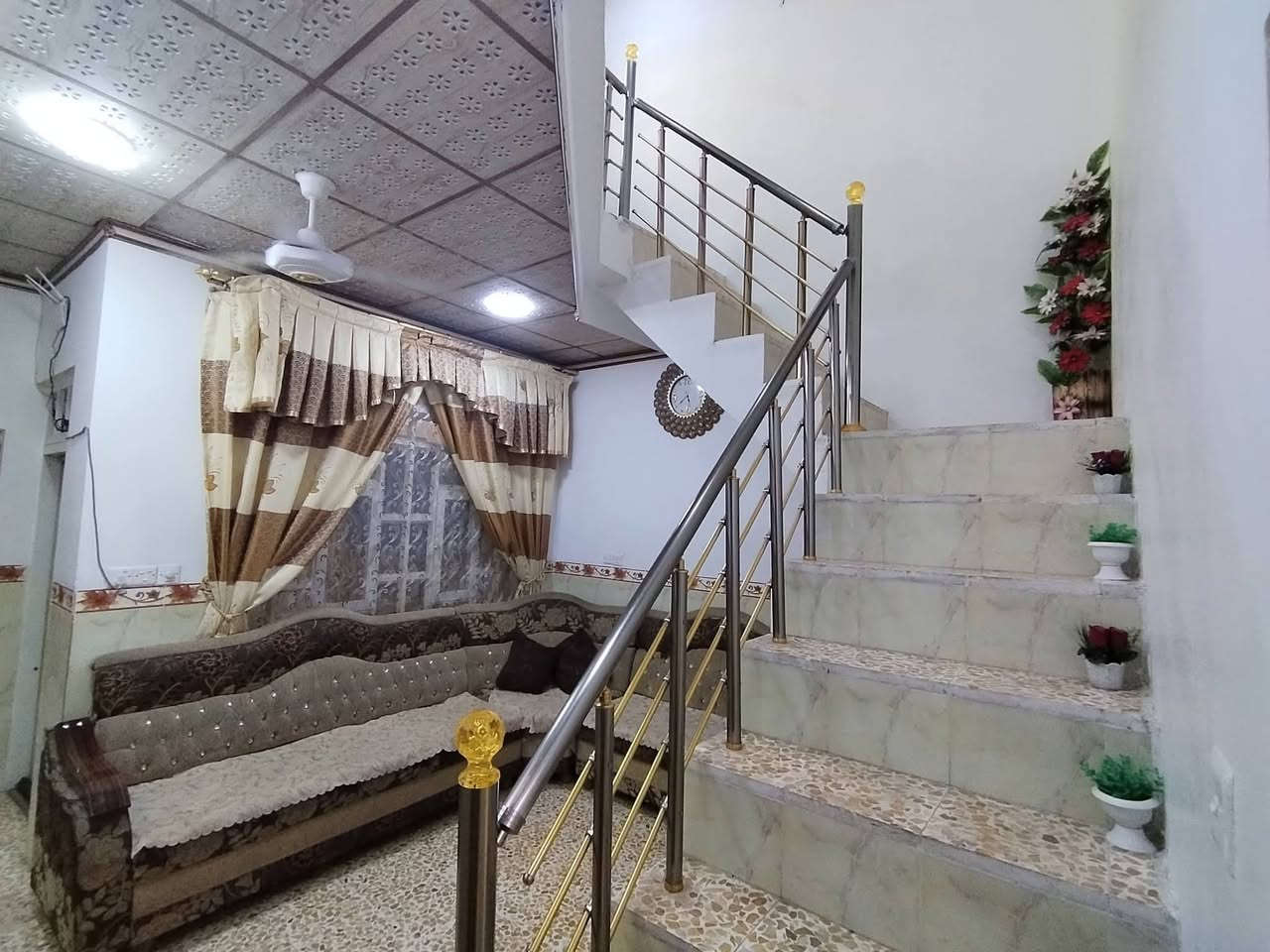 🔴 دار للبيع 🏘🔑🔑FOR SALE 

🔴الموقع👀 حي البكر خلف اصباغ نشوان وغسان للحلويات 

🔴 ملك صرف طابو الزهور

🔴مساحة الدار ( 117.5 ) متر

🔴الواجهة (7.5)

🔴 طابق بناء محدث 2020

🔴 يتكون من غرفتين نوم وهول واستقبال ومطبخ وصحيات.. 

🔴للأستفسار عن عروضنا العقارية المتميزة وأسعارها ⤵️مراجعة

          🎖تاج الملوك للعقار🎖
     

🔴العراق↔️الموصل↔️ حي الاخاء سايدين كنيسة تايتنك مقابل البسة الأصدقاء أو ألتواصل معنآ ⤵️على الارقام
☎️(*********** احمد العبيدي 
☎️(*********** احمد العبيدي
