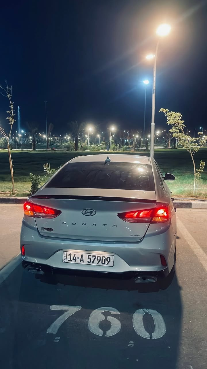سوناتا موديل2018  امريكي باسمي السياره 

حادثها بنيد وجاملغ وبيها رشات صبغ قليل 
فول مواصفات  سبورت 
ماشيه ١٠٠ الف

***********
