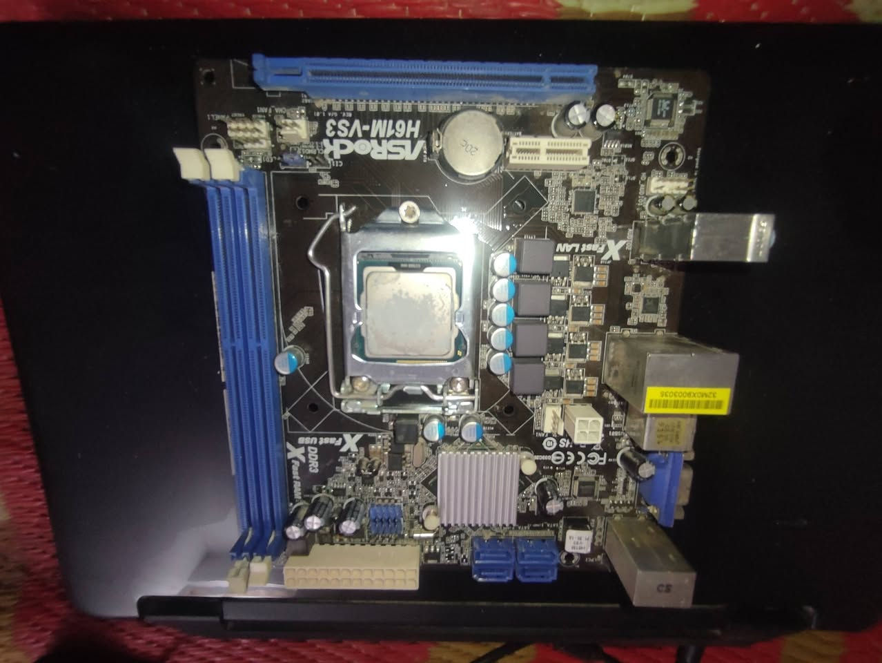 لابتوب المواصفات بصور 
بور سبلاي 400W
هارد HDD 160G 
مراوح 2 
مذر بورد ASROCK H61M-VS3 ما اعرف المعالج مالها شنو 
مذر بورد ZX-I945LM 
مذر برود FCGIGABYTE SP معالج Intel(R) Celeron(R) D CPU 3.06GHz 3.07 GHz
4 رام ddr3 4g
مراوس بكومبو مذربورد شعدك نزل


**إذا كنت صاحب هذا الإعلان وتريد حذفه لأي سبب، رجاءا أرسل رسالة إلى الدعم الفني**