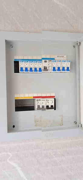 ⚡️مستعدون لكافة التأسيسات الكهرباء⚡️
🔹 صيانة عامة للمنازل والمحلات⚡️⚡️
🔹  ‏بوري او سيمنز🔨🦺
🔹 عمل درجه اولى وبأسعار مناسبه وتنافسيه
🔹  تنظيم بورد كهرباء حسب الطلب ⚡️🪛
🔹 دقه،سرعه⚒  
📲 للتواصل : [***********]
🔴الكهربائي سجاد حبيب 
📍الديوانية البدير
🪛🔨نعمل باحدث الادوات و وفق المعايير الهندسية الحديثة.
⚠️نجعل السلامة والامان من اولويات العمل

‏﴿أَلَا بِذِكْرِ اللَّهِ تَطْمَئِنُّ الْقُلُوبُ ﴾

#كهرباء
#سيمنز
#بوري
#ـأسيس_كهرباء 
#كهربائي
#كادر_power_lynx_PL
#بور_لكنس
