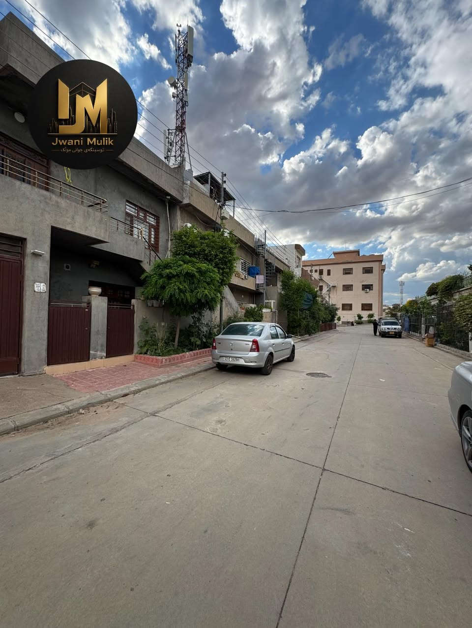 سەرەتا بەناوی خودا 
کۆدی /10951
خانوو بۆ فرۆشتن  
📍ناونیشان/  کازیوەی دوو
📐ڕوبەر / 100 مەتر 
📏پێشی/ 10 بە 10
🛣️شەقامی/ 10 مەتری 
🌕 ڕوو / گۆیژە
🏗️پێکهاتوەلە/ 2 نهۆم و نیو

نهۆمی یەکەم( دوو ژور + مشتملات  + گەراجی دفن )

نهۆمی دوو  ( میوان  + مدبخ  + مشتملات + نوستن )

نهۆمی سێ ( نوستن + مشتملات  + هەورەبان )

تێبینی ( خانوەکە بەرام بەری باخە  نزیکی مزگەوتو خەتی پاسە )
ــــــــــــــــــــــ
🖊️/ بۆ زانینی نرخ  کۆمێنت بکە 
ــــــــــــــــــــــــ
بۆ پەیوەندی📞
☎️***********
☎️***********

