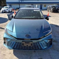 📢 إعلان مزاد سيارة - تويوتا كامري هايبرد 2025 🚗  تفاصيل السيارة والمزا...