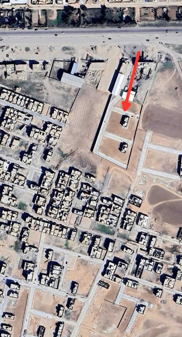 دار جديد( زيرو ) للبيع مساحه 160 متر الأساس صبه رفت سيراميك وسقف ثانوي يحتوي على غرفتين واستقبال ومطبخ ومشتملات ومتوفر جميع الخدمات شارع صبه وماي وكهرباء
السعر 80 مليون
العنوان سايدين مجمع الحياة من جهة مستشفى العتبه
للأستفسار :-***********
