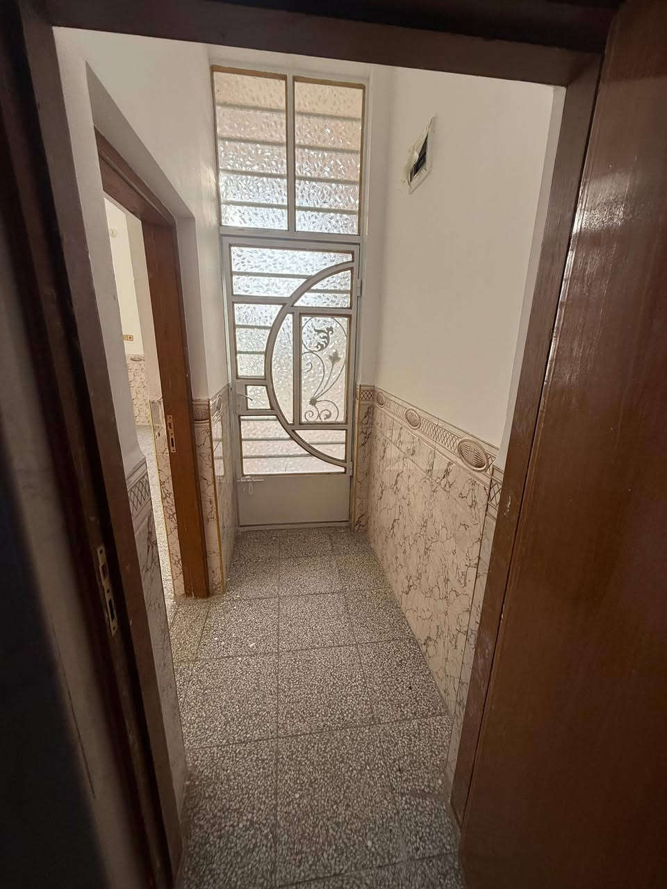 توفر بيت مساحه 100 متر موقعه حي النداء  بسعر 85 وبي مجال موقعه راقي شارع ستين العرضي 
سلام عليكم توفر بيت مساحه 100 متر بسعر 85 مع المجال موقعه راقي شارع ستين العرضي الاول 

البناء شغل جناي طابوق جمهوري سقف صب مسلح اساس صب مسلح 

محتوياته غرفه صاله مطبخ براني حمام منور 

السعر قابل للتفاوض
للستفسار اكثر خاص او على رقم ***********
