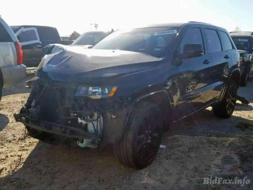 السلام عليكم
جيب 18 بلاك توب 
6 سلندر  فول مواصفات ماعدا الفتحه 
السياره كاسره بستم 🔴
170 مكان بغداد البياع 
***********
