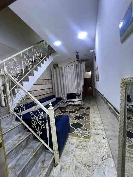 🔴🔴🔴🔴🔴🔴🔴🔴🔴 
إعلان بيت مســاحة 75م بنــاء حديث 2023 طابقين
_______________________________________

الطابق الارضي يحتوي على استقبال + صالة + غرفة نوم + حمام + منور + ترك مثل ماموضح في الصورة 
_________________________________________

الطابق الثاني يحتوي على غرفتين + صالة + حمام 

ملاحظة :. الطابق الثاني يحتاج الى بياض فقط 

عنوان الدار:. كفاءات العبيدي قرب شارع مدرسة بغداد / قرب افران السلام 

للأستفسار الاتصال على الرقم التالي

    ***********
