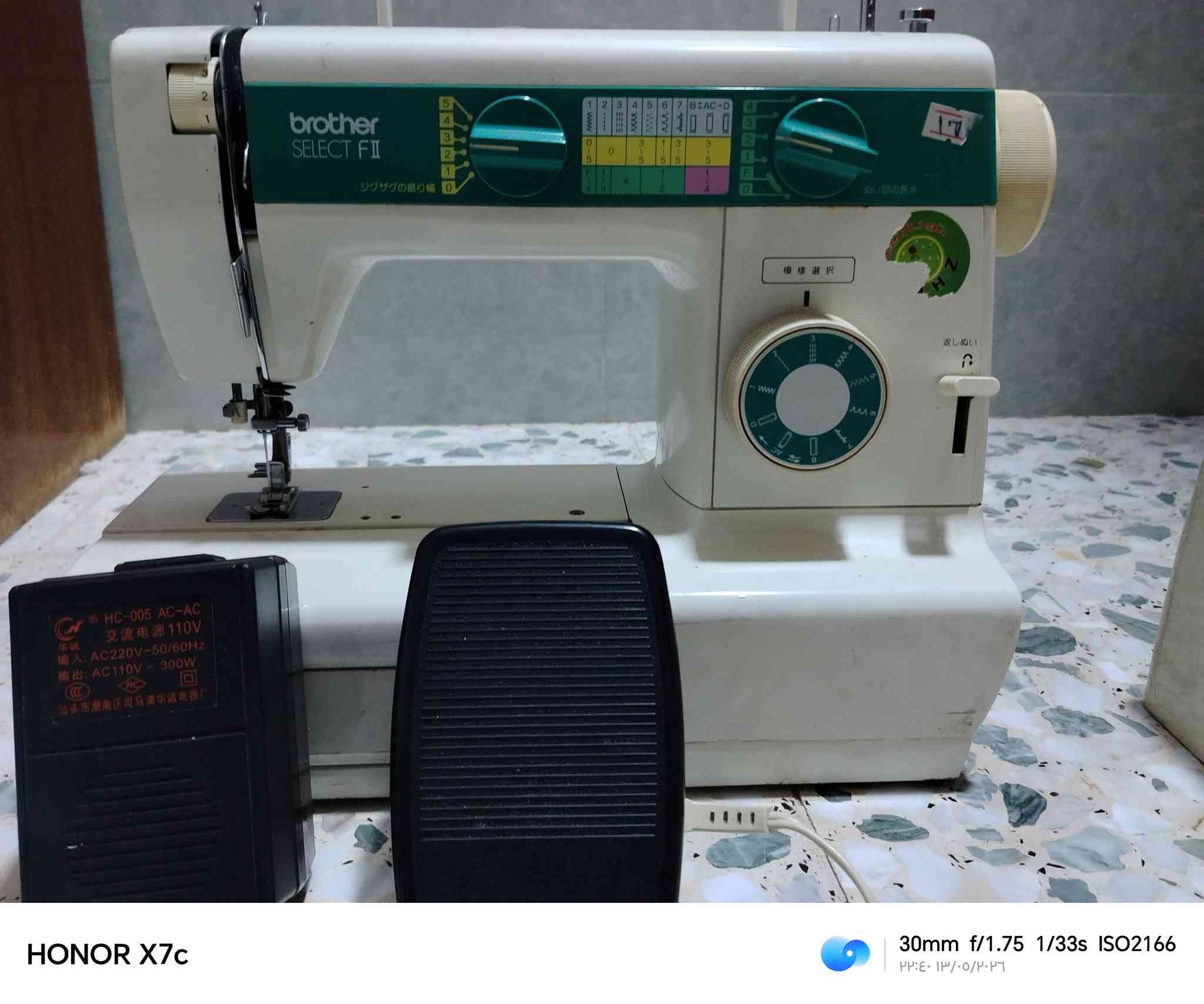 سلام عليكم مبرده اللبيع جديده السعر 90 و بيه مجال و مكينه خياطه هم جديده برذر سعره ١٨٥ و بيه مجال *********** مكان نجف الاشرف
