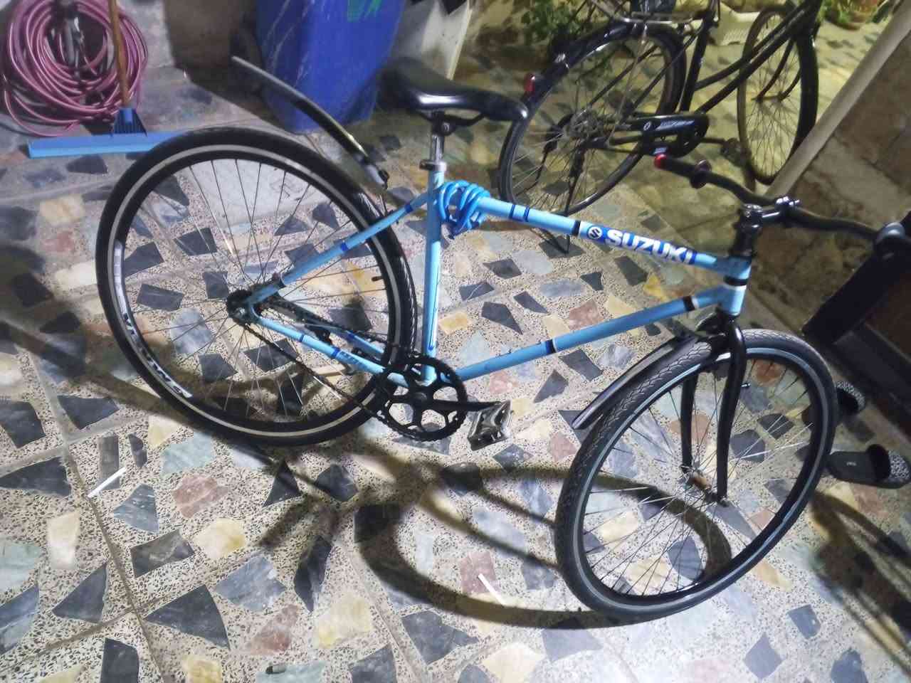 سلام عليكم بايسكلات للبيع بناتي حجم 26 لون اسود طافي  مصبوغ صبغ حراري والثاني بلادي لون سمأي حجم 27  بريكه بل مكينه بلبايدر يعني مكاني بغداد شهداء البياع والسعر قيم وأخذ بدون كسر السعر الاتصال على *********** متواجد واتساب ومازنجر
