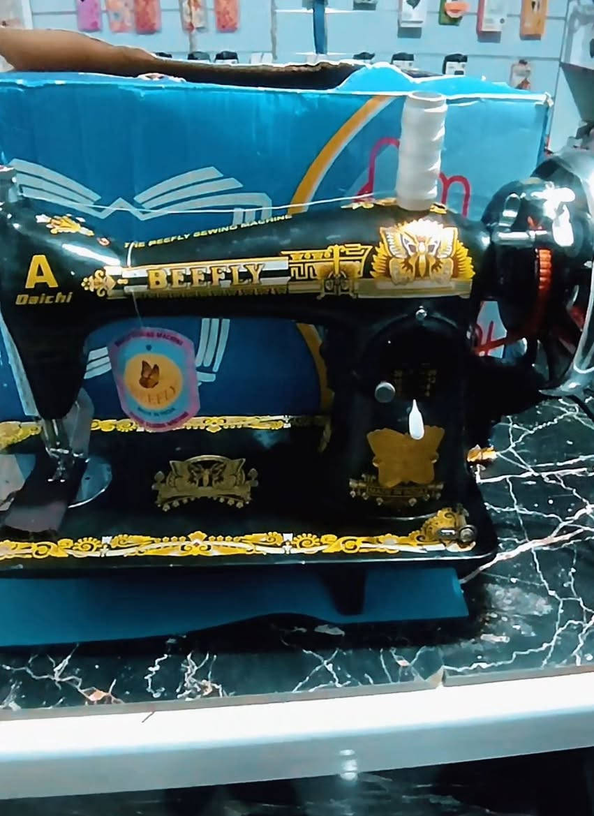 مكينة خياطة ام الفراشه🧚🏿‍♀️ جديدة بالكارتون مع ملحقاتها 
ورشة الاخوين الموصل الرشيدية قرب جامع الحاج ادريس 
واتس اب ***********
